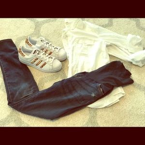 NWT DESTROYED MATERNITY JEANS SIZE 28 pea in pod